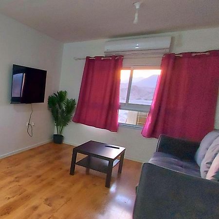Eilat Octopus Apartment - אילת אוקטופוס -שני חדרים וסלון, בריכה בקיץ Kültér fotó