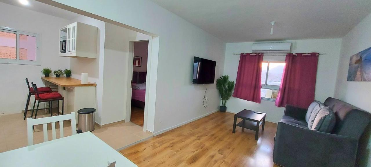 Eilat Octopus Apartment - אילת אוקטופוס -שני חדרים וסלון, בריכה בקיץ Kültér fotó